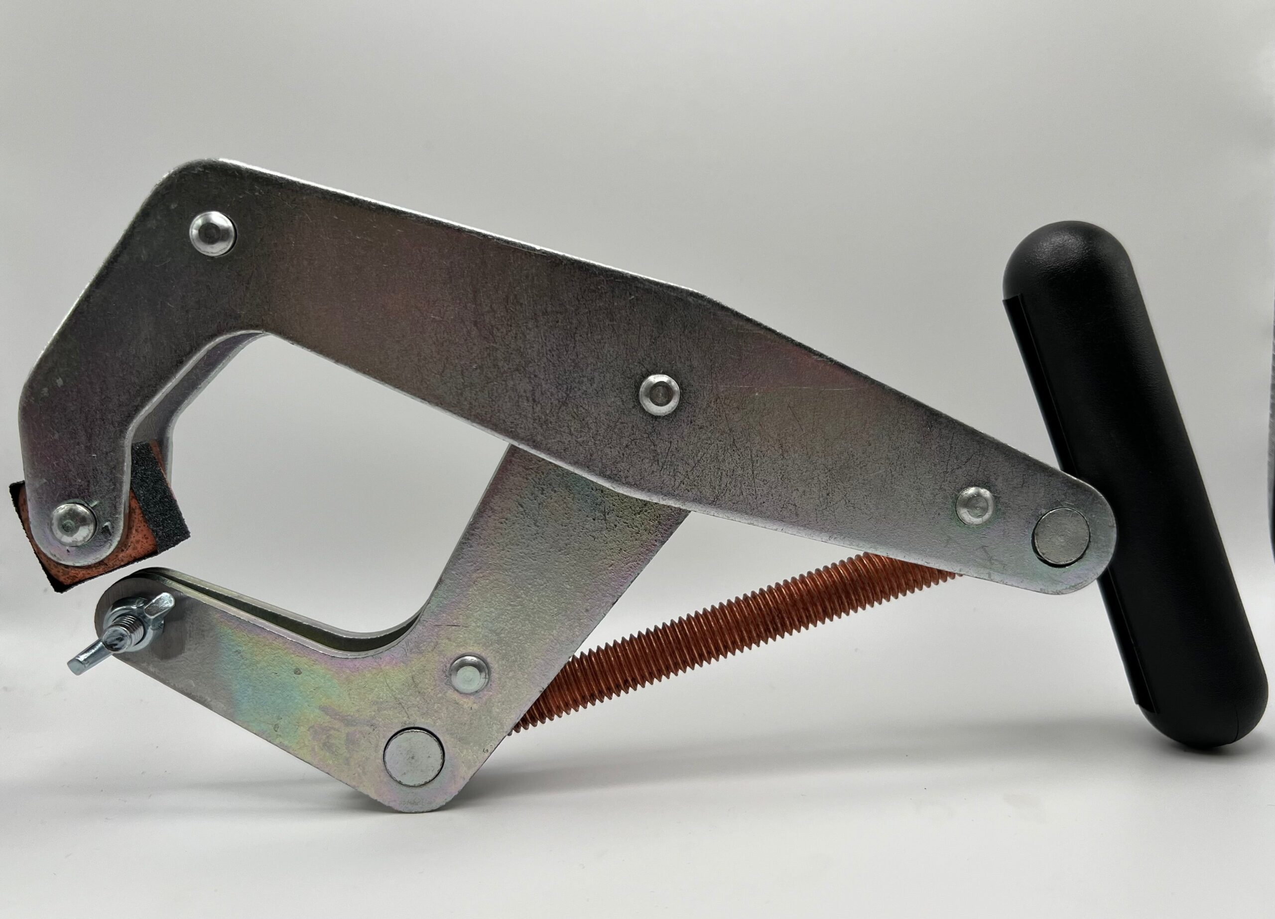 WC105/WC207. Tool for removing check valve compression disc on Ames and Watts backflow prevention assemblies - Image 4